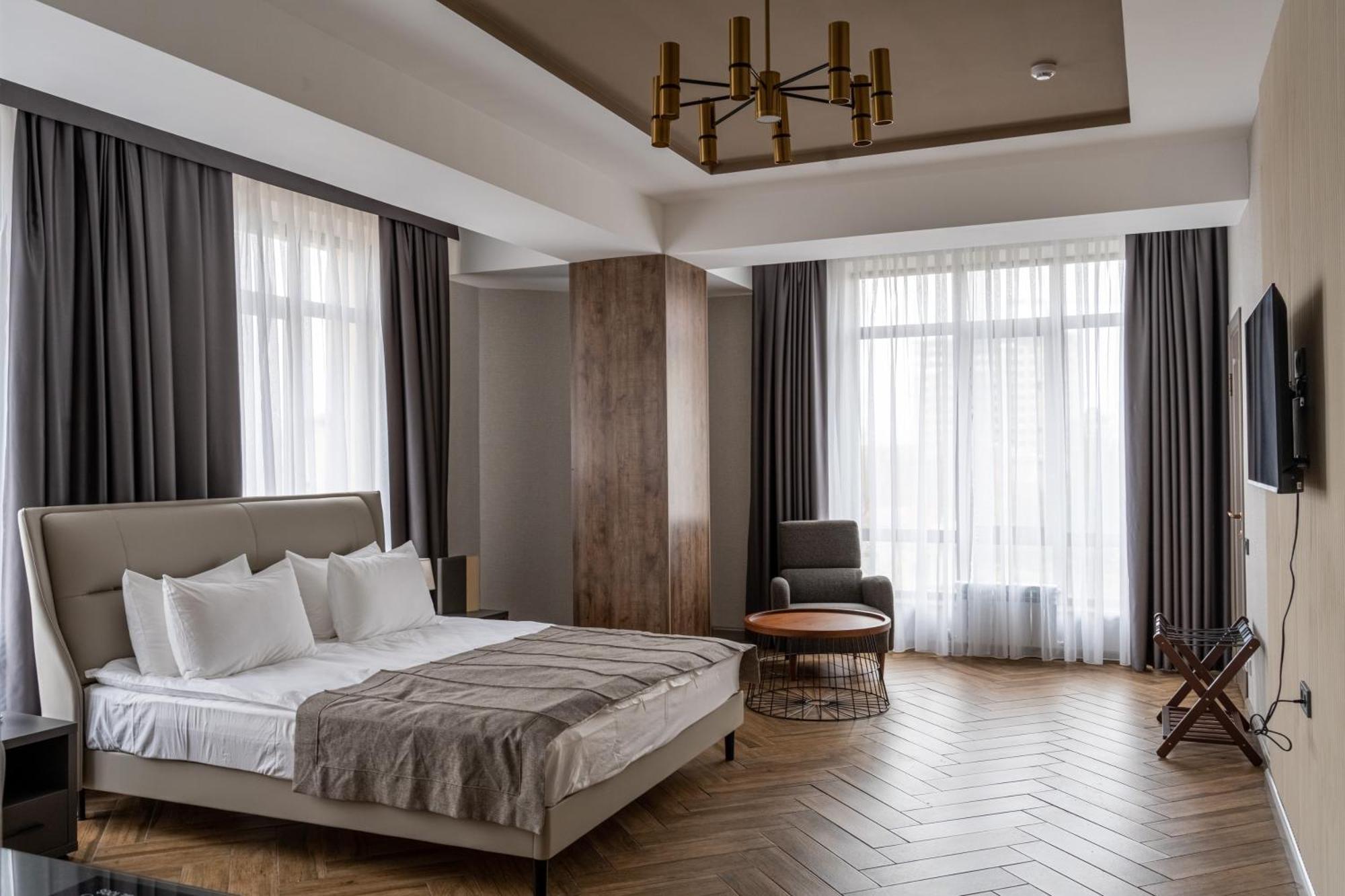 Five Hotel Biškek Exteriér fotografie